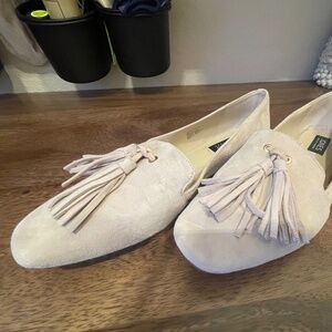 Jones New York cream loafers with tassle - NWOT